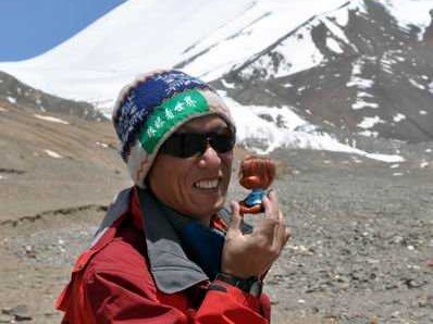 雪山女孩AI：指尖流淌的冬日幻梦与人间暖意