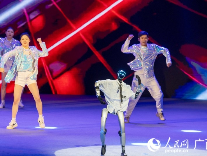 哎哟喂！AI街舞绣是个啥名堂？我跟你说哈，这玩意儿真的绝了！