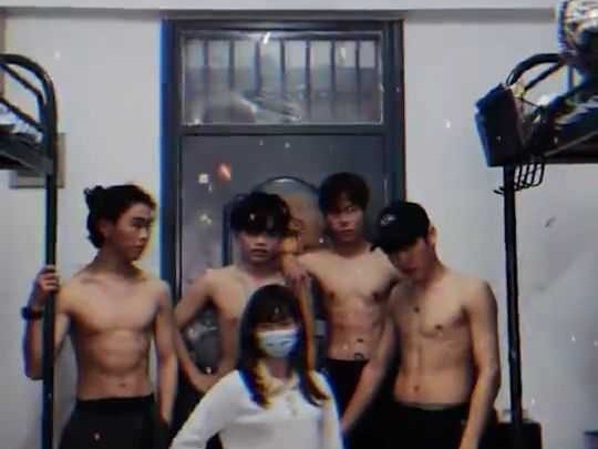 AI腹肌生成器：科技与审美的碰撞，是捷径还是镜花水月？