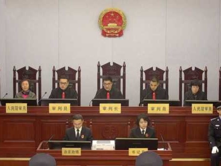 法官换AI：司法厅里的新鲜事儿