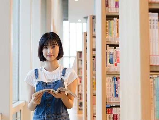 闺女们，别光顾着刷手机啦！咱们来唠点实在的——学点啥技术好呢？