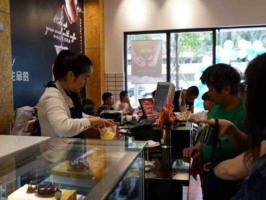 烘焙江湖里的“掌勺人”：一位技术总监的二十年揉捏摔打