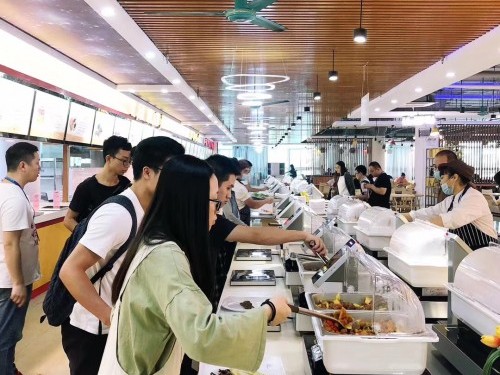 俺们食堂进化了！从手抖大妈到AI大厨，这些黑科技到底灵不灵？