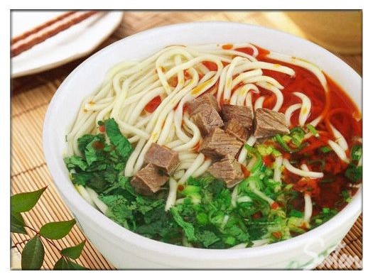 嘿，面食爱好者看过来！手把手教你压出筋道好面条，家里秒变面馆